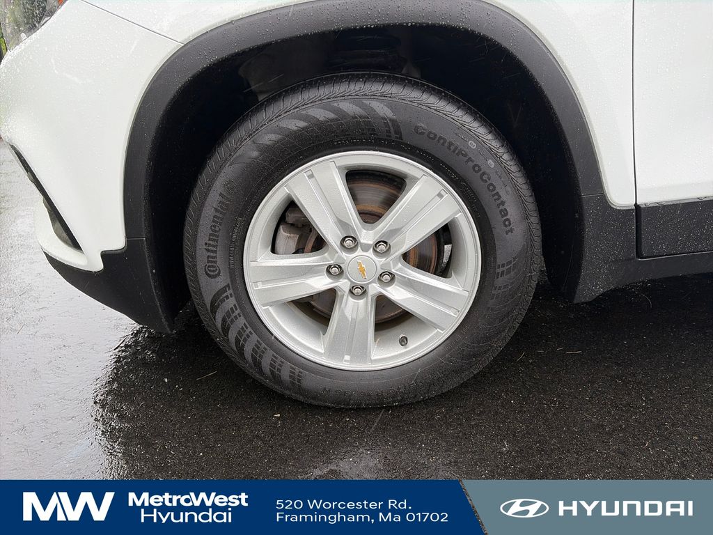 2021 Chevrolet Trax LS - Photo 26