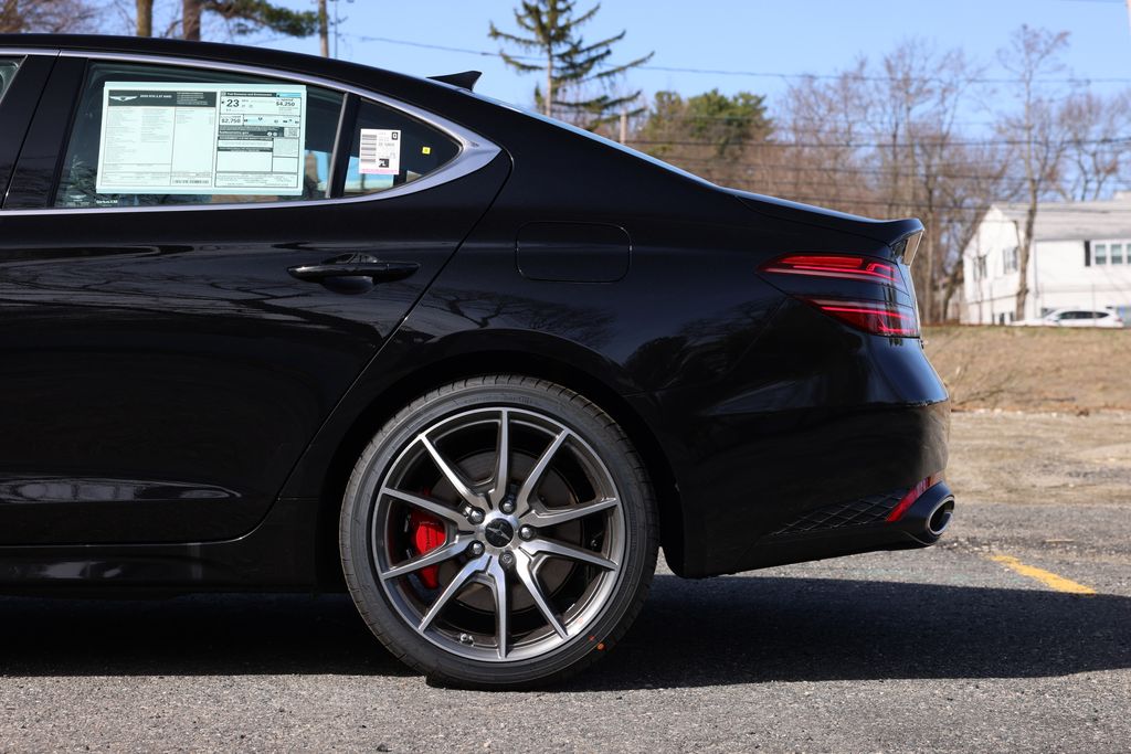 2025 GENESIS G70 Standard - Photo 9