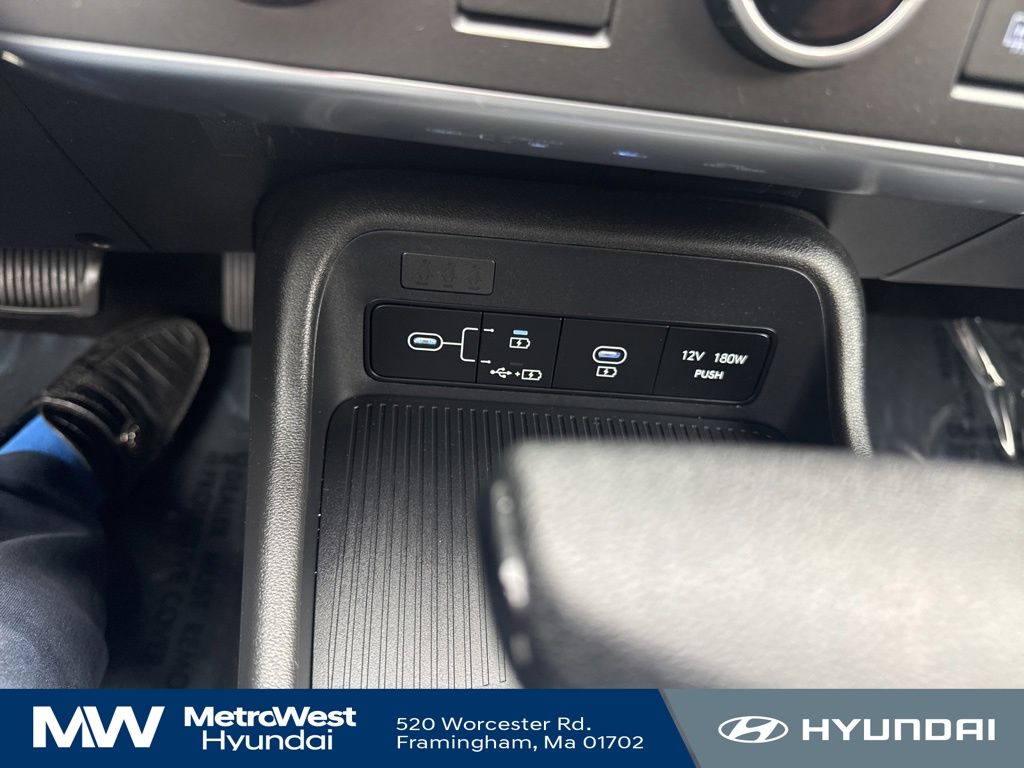 2024 Hyundai Kona SE - Photo 14