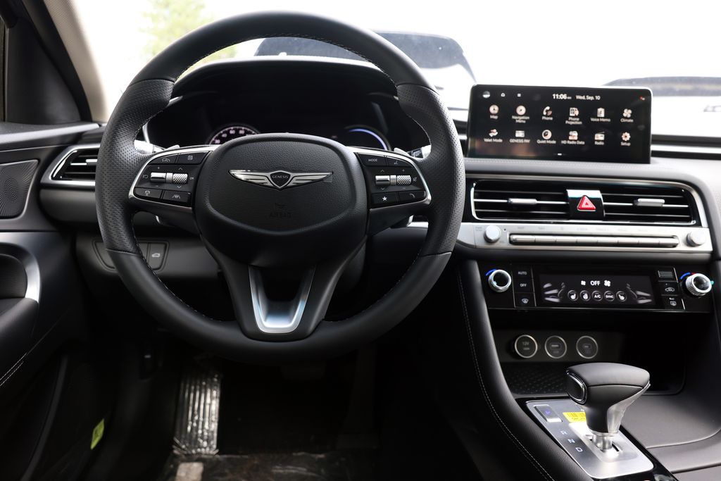 2025 GENESIS G70 Standard - Photo 19