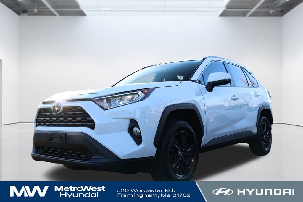 2020 Toyota RAV4 XLE's photo
