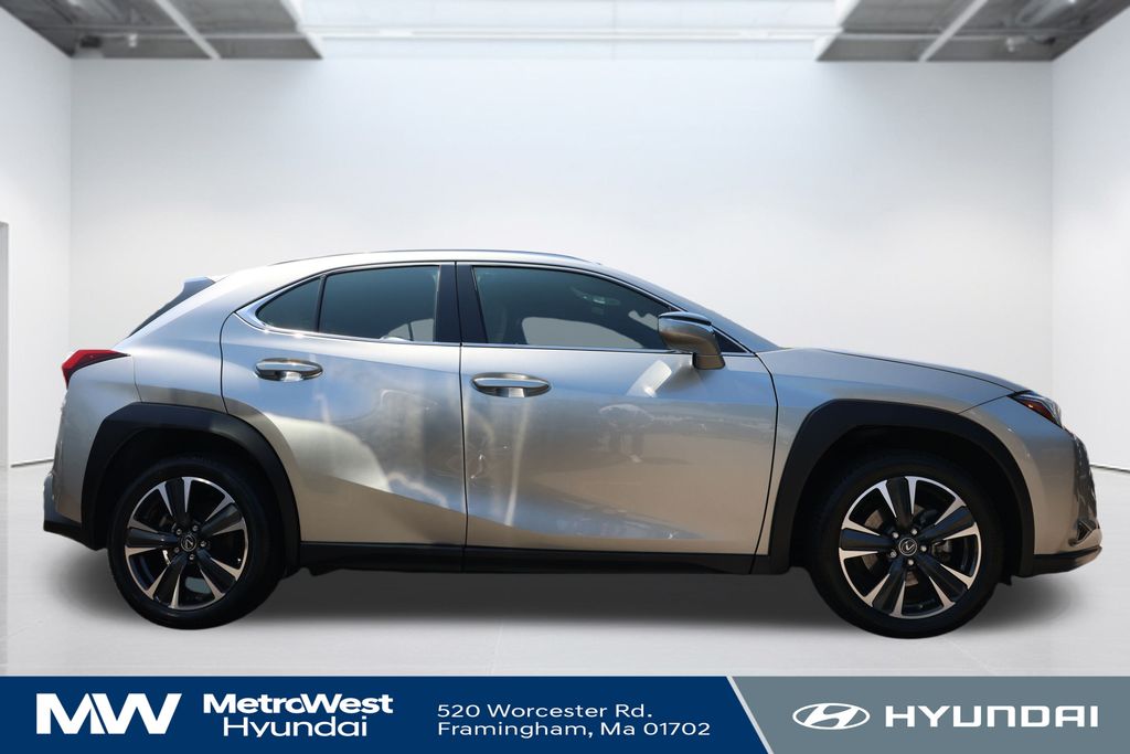 2022 Lexus UX 200 photo 4