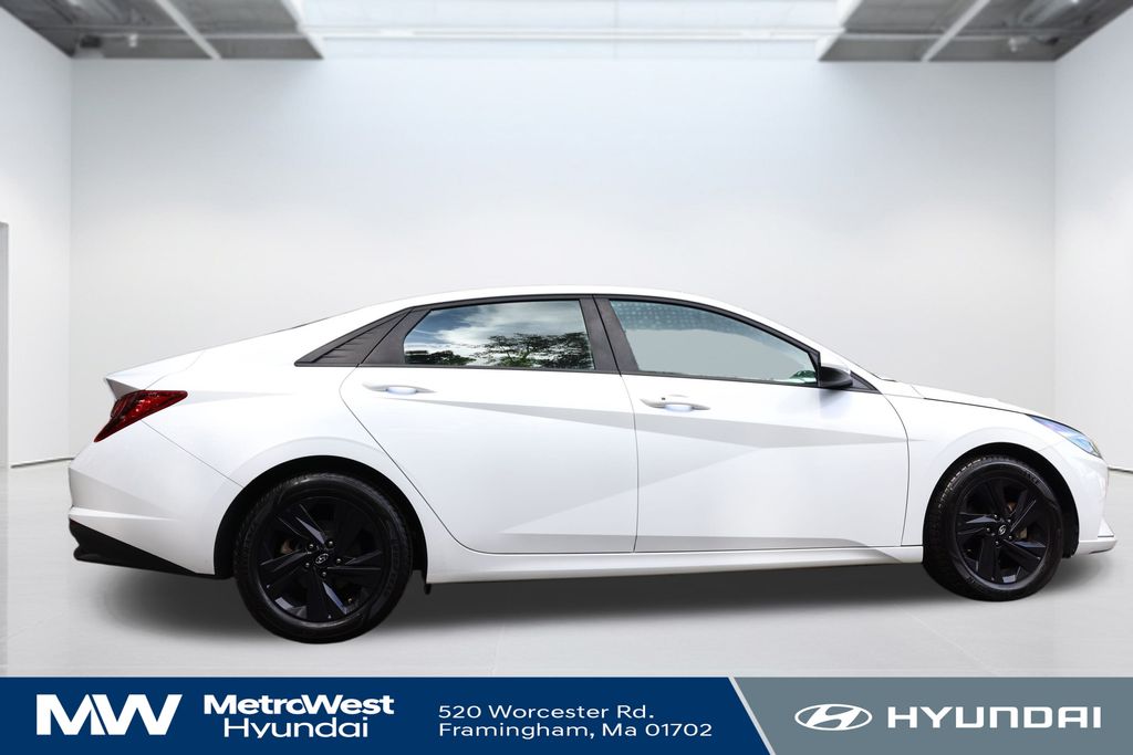 2021 Hyundai Elantra SEL photo 4