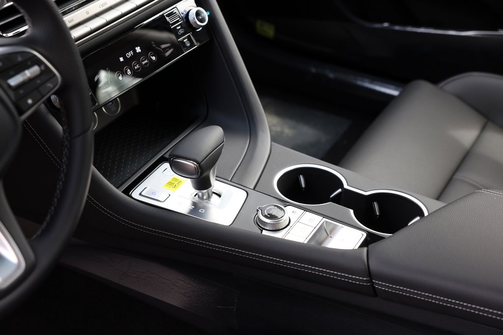 2025 GENESIS G70 Standard - Photo 12