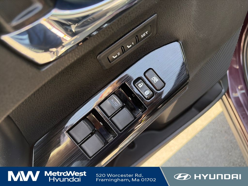 2018 Toyota RAV4 Limited - Photo 11