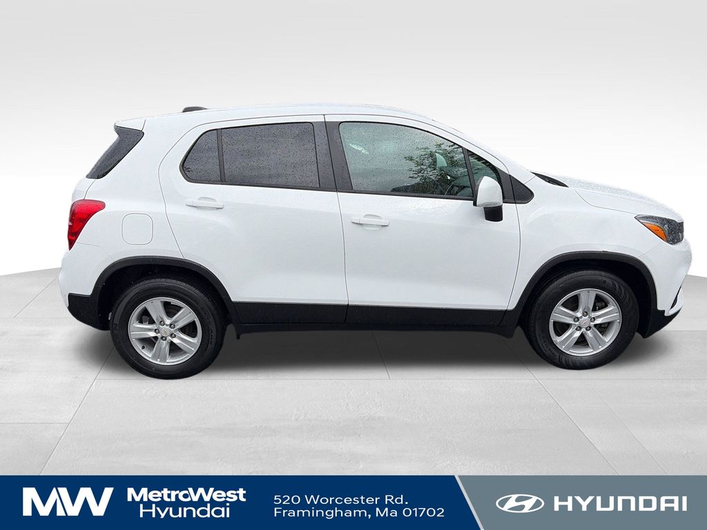 2021 Chevrolet Trax LS - Photo 6