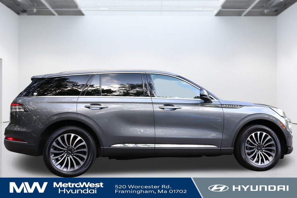 2022 Lincoln Aviator Standard photo 4