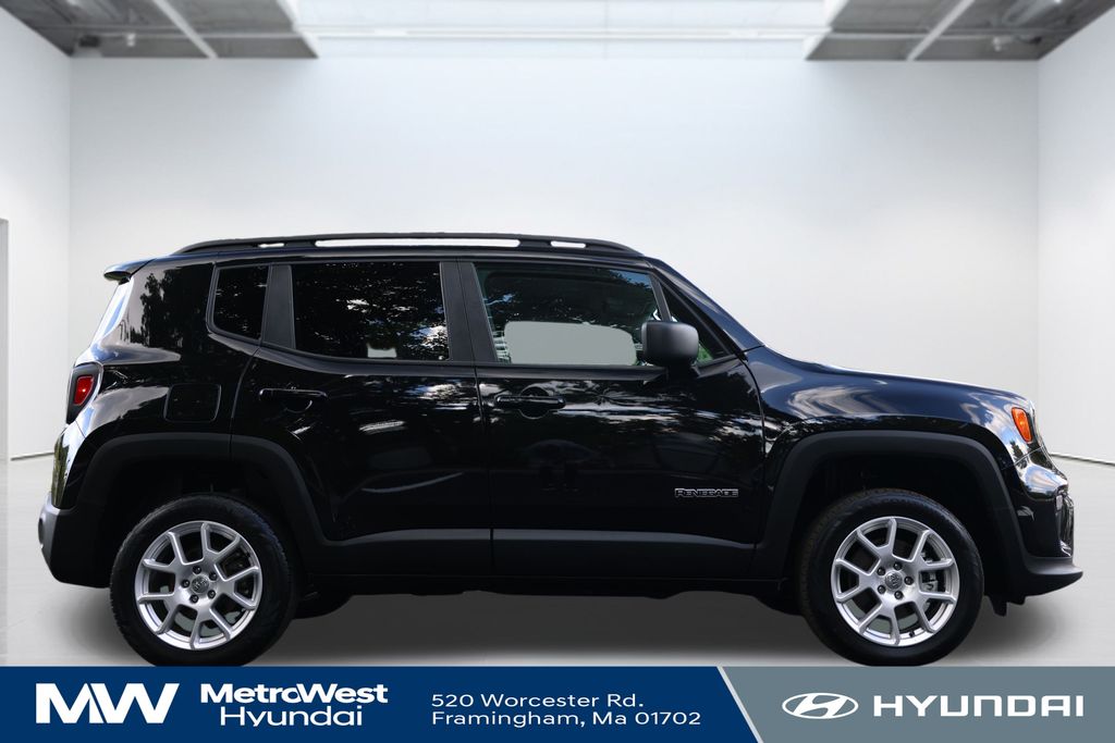 2022 Jeep Renegade Latitude photo 2