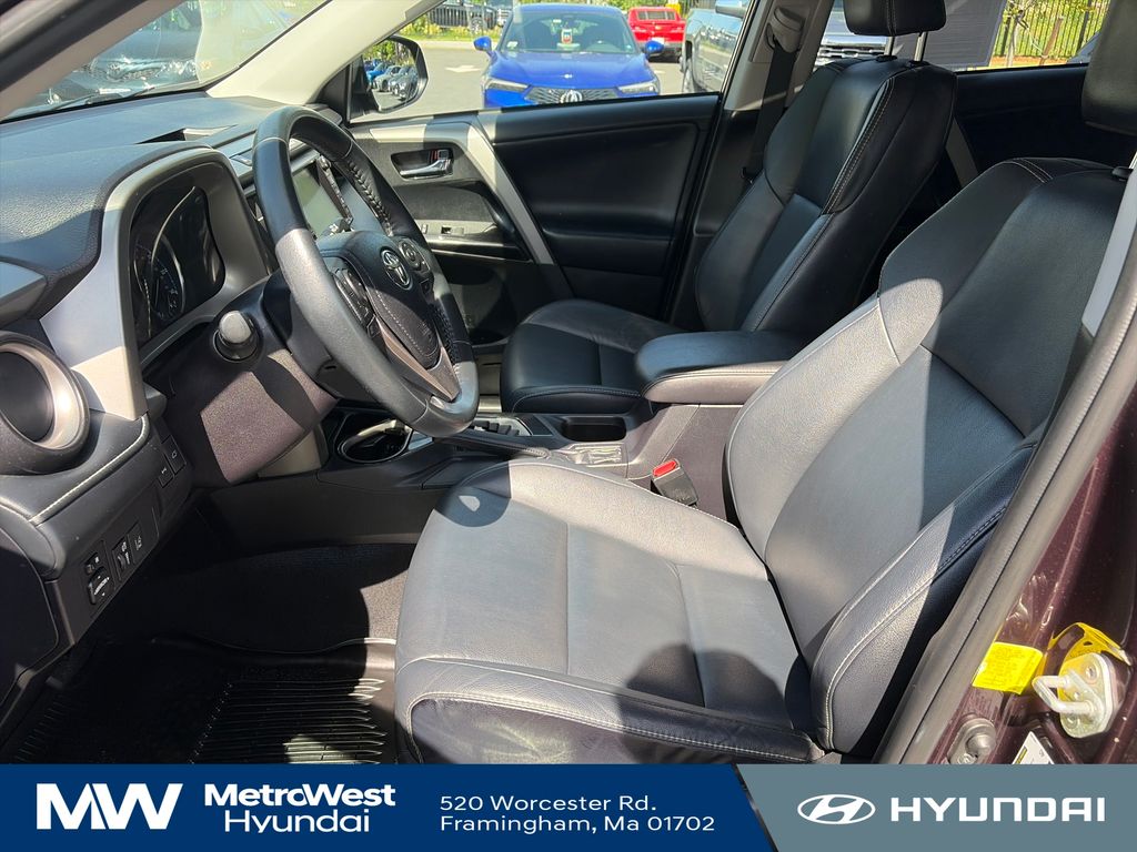 2018 Toyota RAV4 Limited - Photo 9