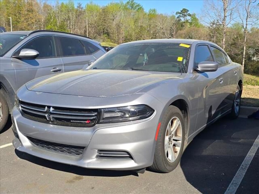 Used 2016 Dodge Charger SE Sedan