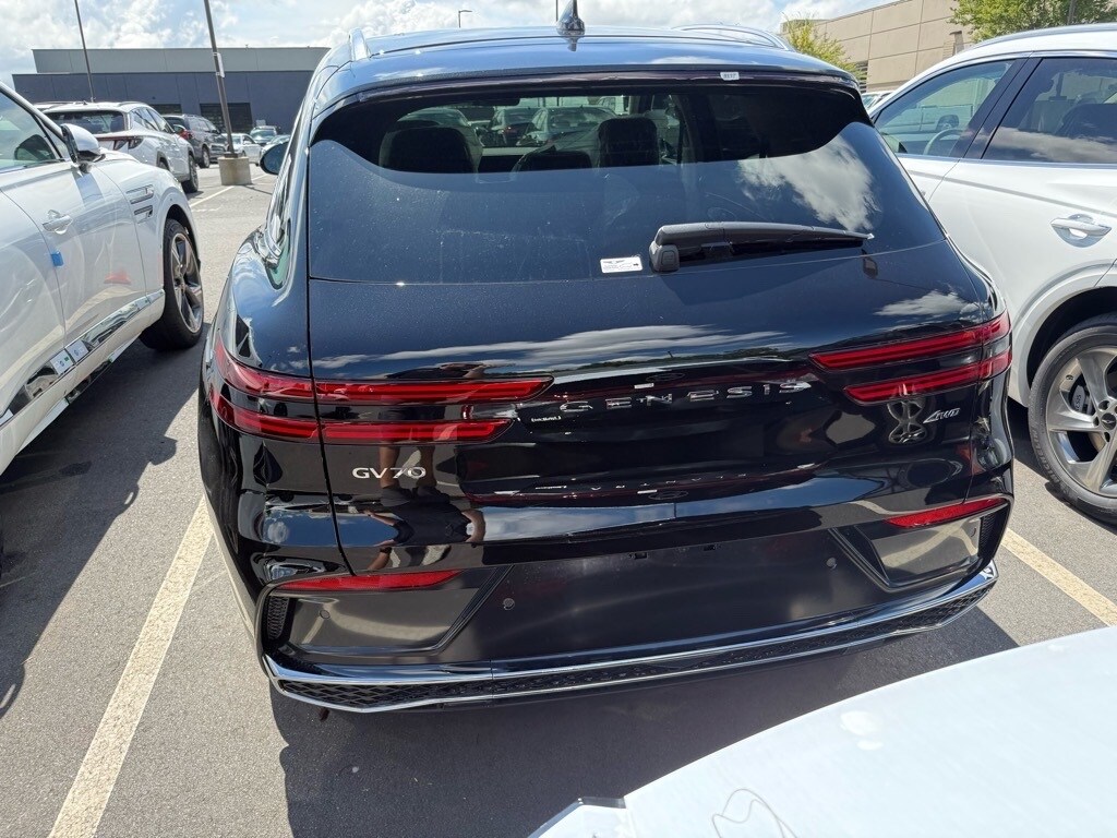 2026 Genesis GV70 2.5T Advanced photo 3