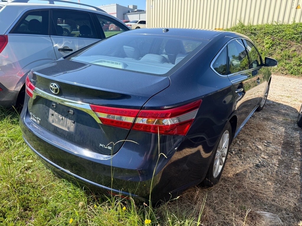 2015 Toyota Avalon XLE photo 2