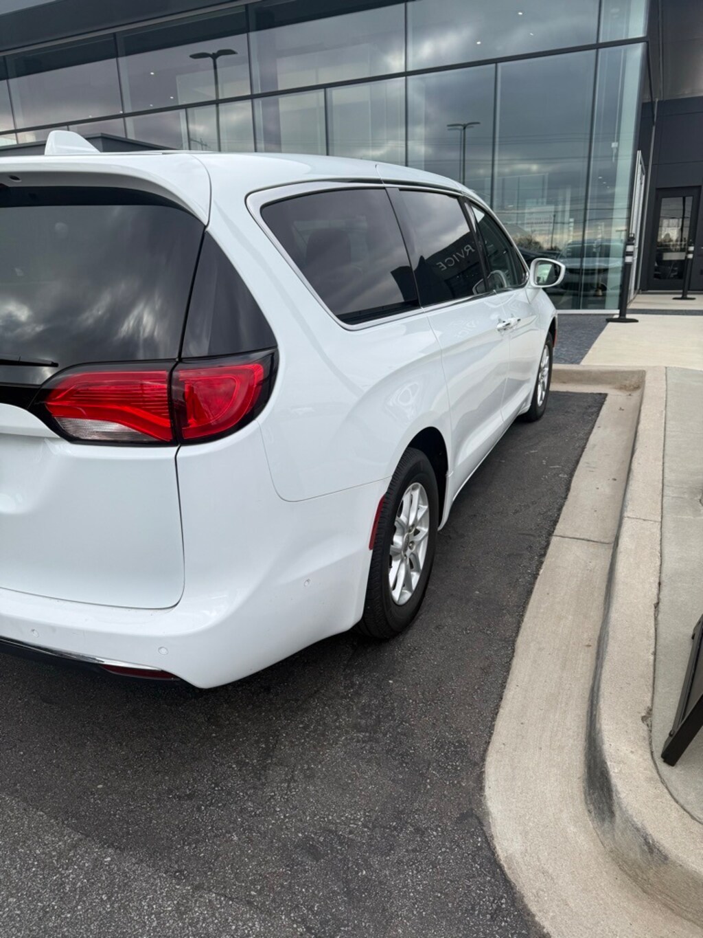 Used 2020 Chrysler Pacifica Touring Minivan/Van