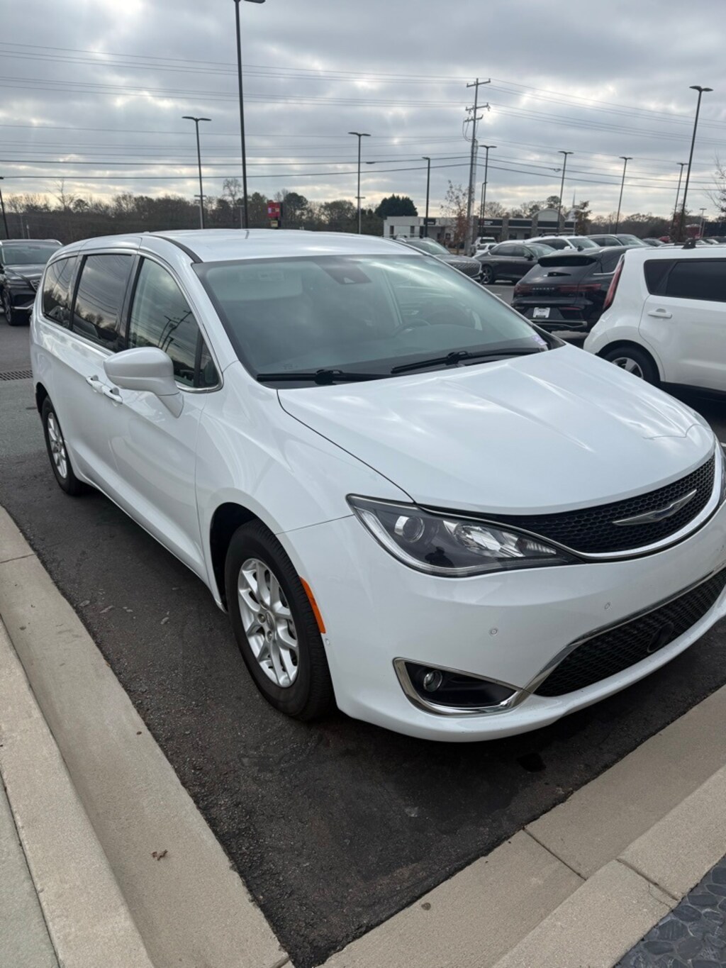 Used 2020 Chrysler Pacifica Touring Minivan/Van