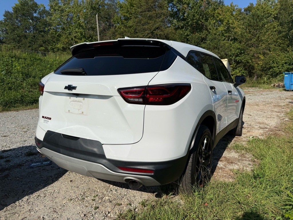 2023 Chevrolet Blazer 2LT photo 2