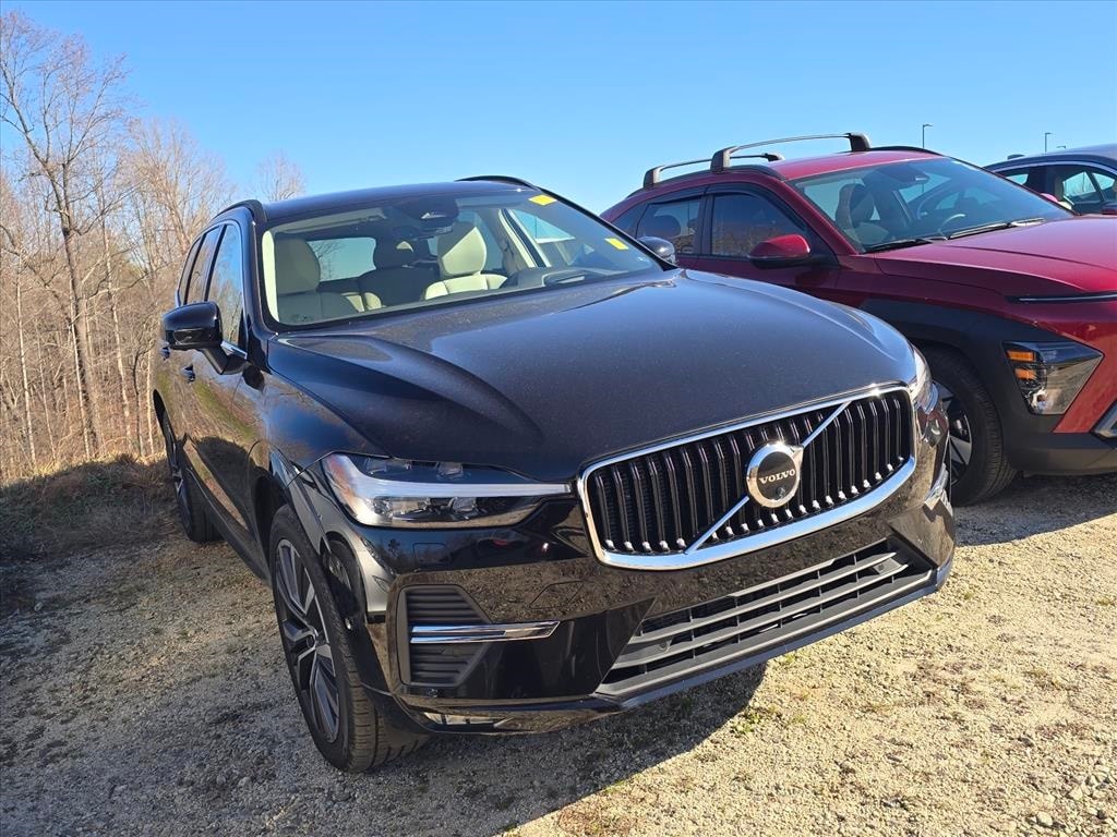2022 Volvo XC60 Momentum's photo