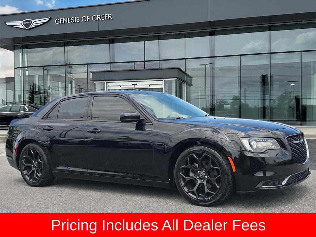 2019 Chrysler 300 Touring's photo