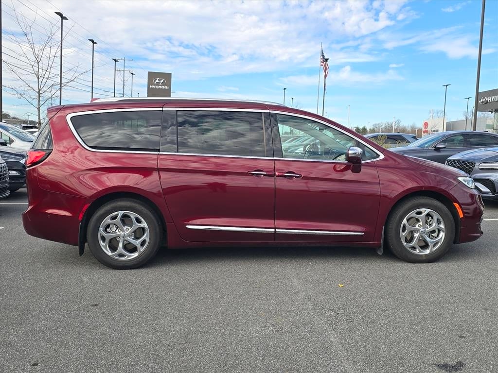 Used 2021 Chrysler Pacifica Hybrid Limited Minivan/Van
