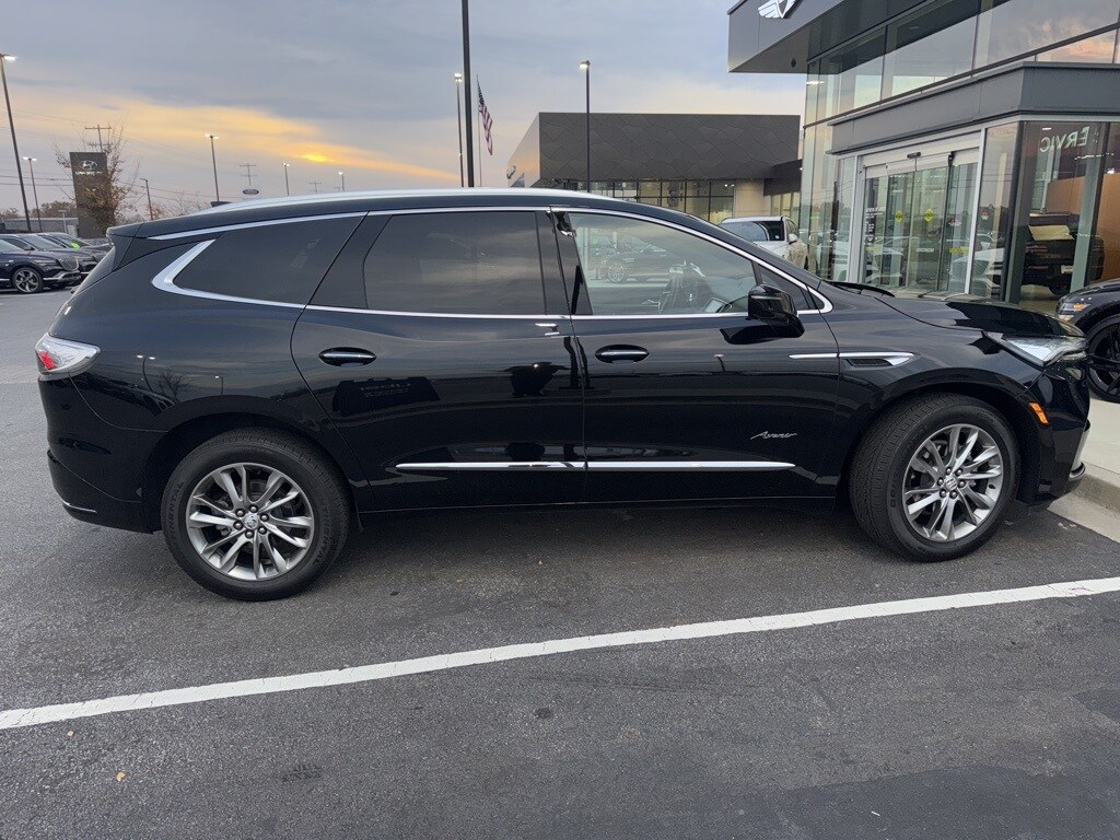 2023 Buick Enclave Avenir photo 3