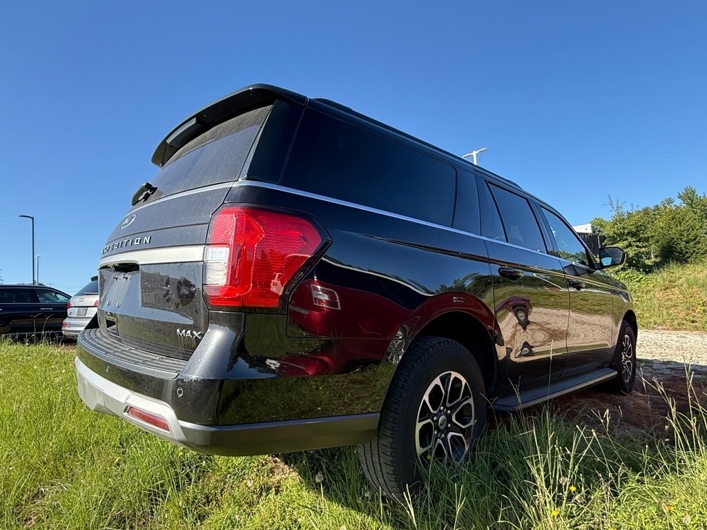 2024 Ford Expedition MAX XLT photo 2