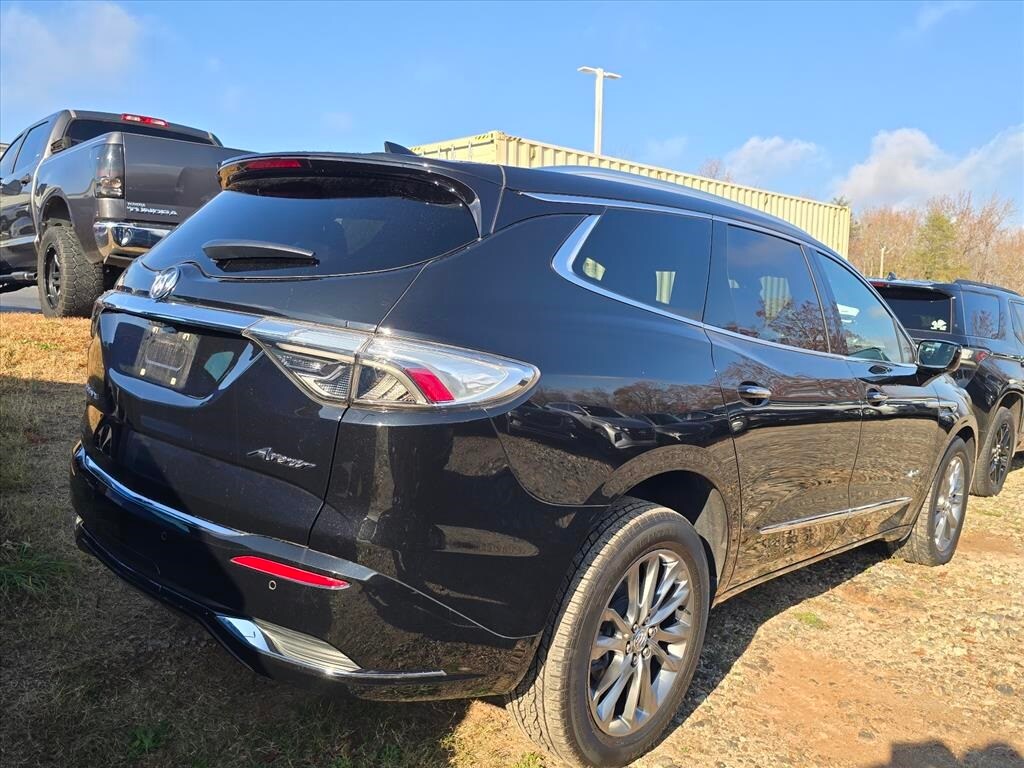 2023 Buick Enclave Avenir photo 2