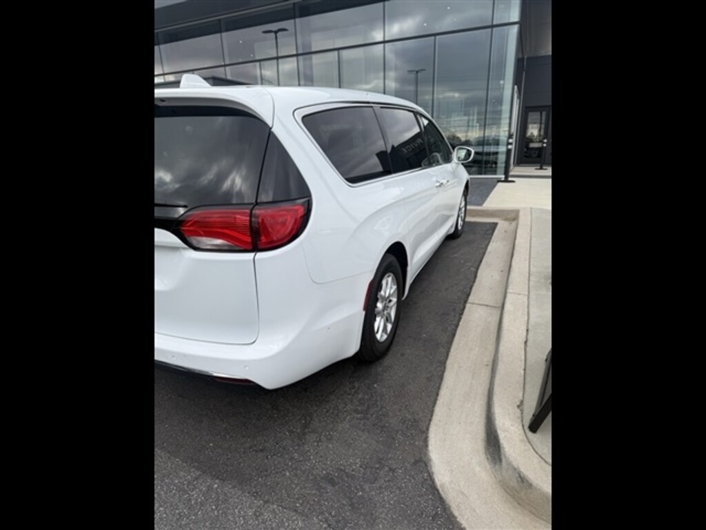 Used 2020 Chrysler Pacifica Touring Minivan/Van