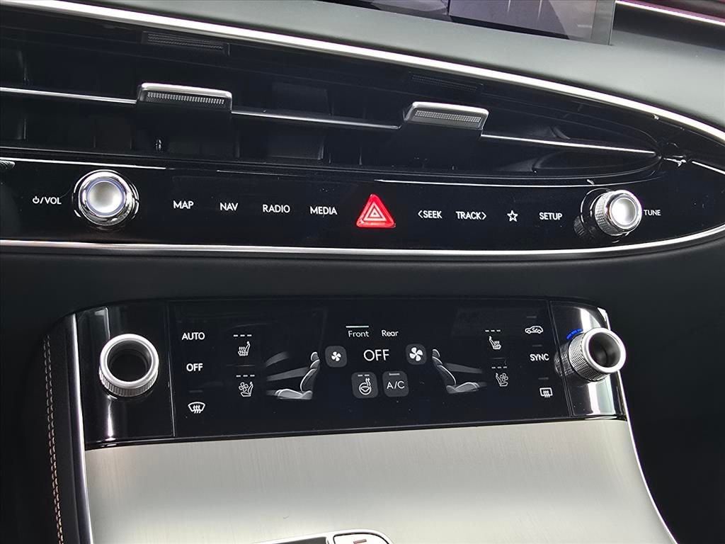 2026 GENESIS GV70 Sport Advanced - Photo 17