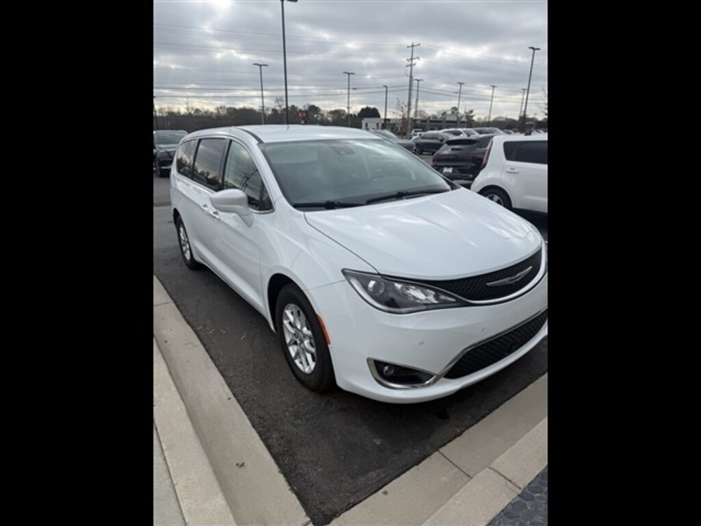 Used 2020 Chrysler Pacifica Touring Minivan/Van