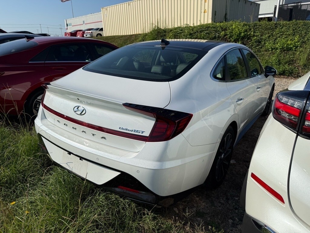 2022 Hyundai Sonata Limited photo 2