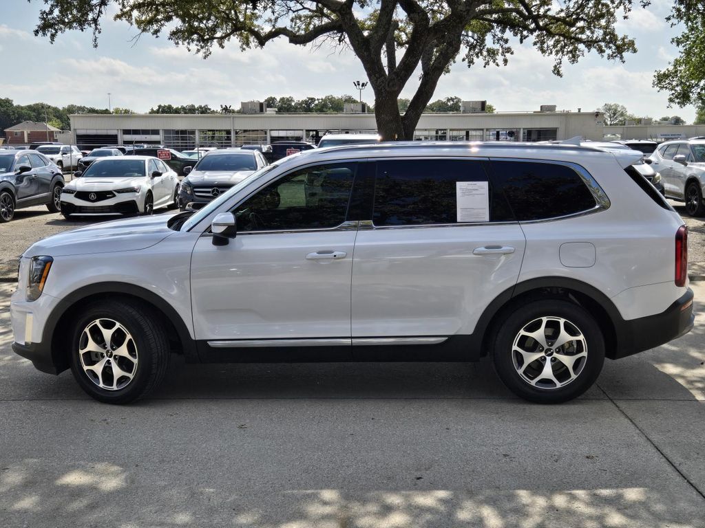 2022 Kia Telluride EX photo 2