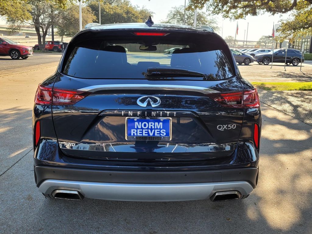 2022 Infiniti QX50 Luxe photo 3
