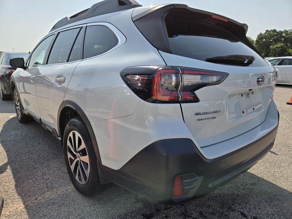 2022 Subaru Outback Premium photo 2