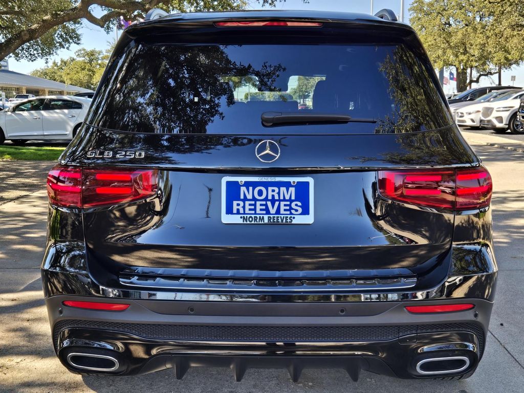 2024 Mercedes Benz GLB 250 photo 4