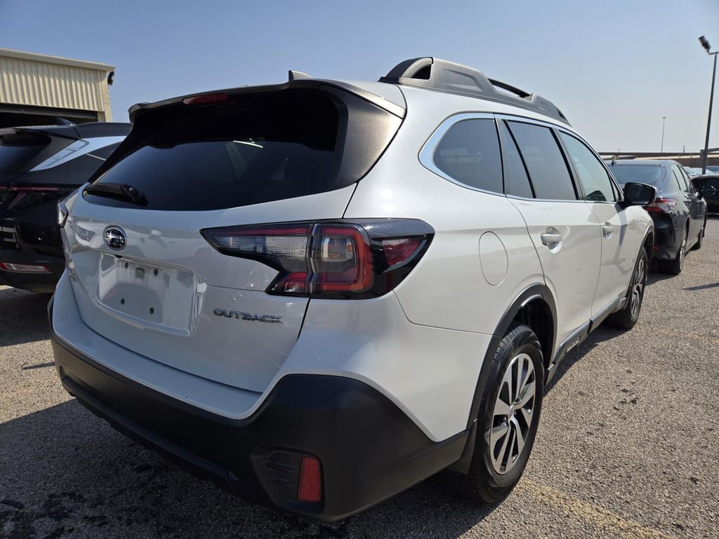 2022 Subaru Outback Premium photo 3