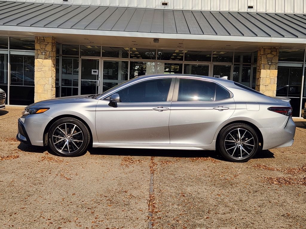 Used 2023 Toyota Camry SE Sedan