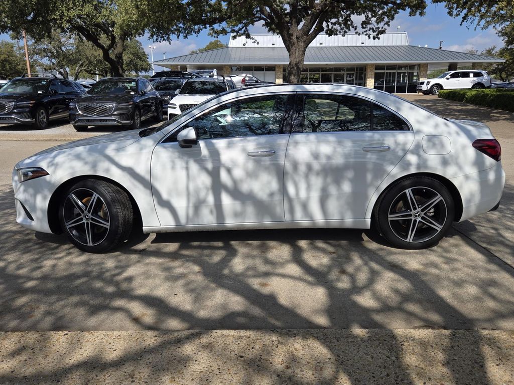 2019 Mercedes Benz A 220 photo 2