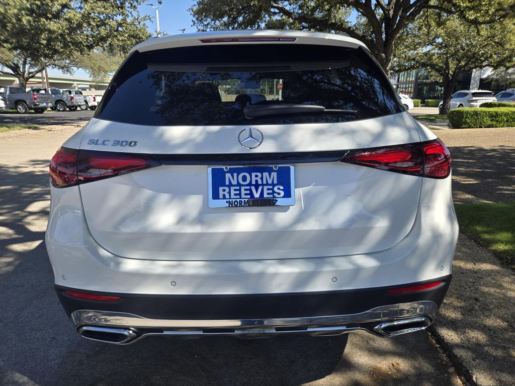 2025 Mercedes Benz GLC 300 photo 3