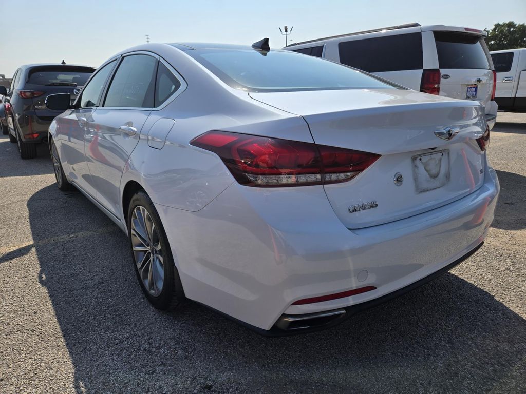2015 Hyundai Genesis 3.8 photo 2