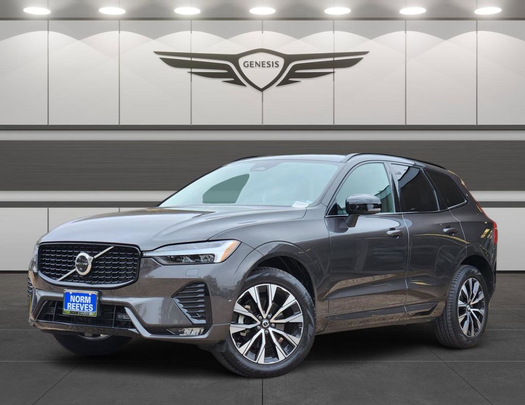 2023 Volvo XC60 Plus's photo