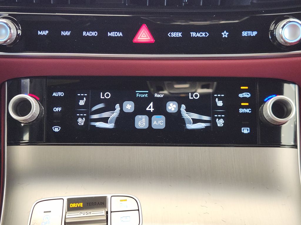 2026 GENESIS GV70 Sport Advanced - Photo 15