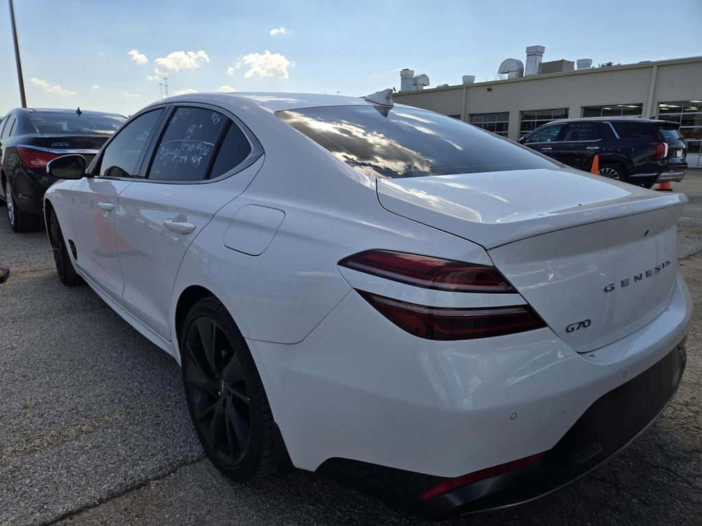 2023 Genesis G70 2.0T photo 2