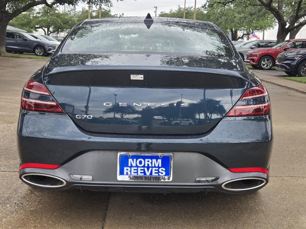 2025 Genesis G70 2.5T photo 4