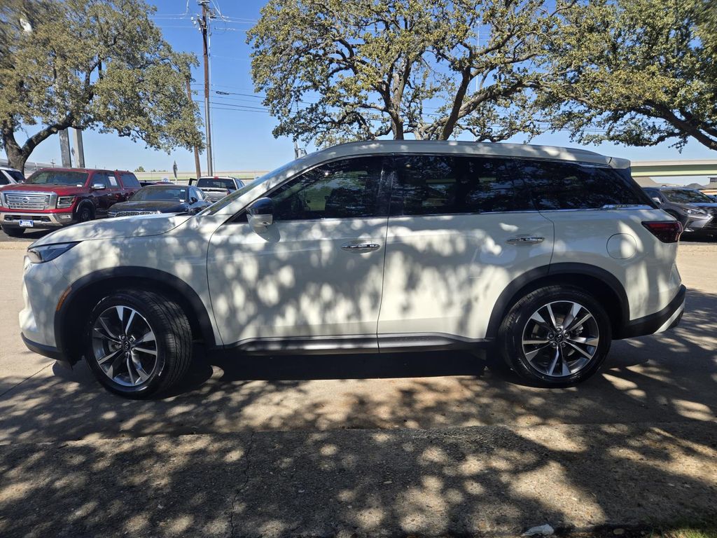 2022 Infiniti QX60 Luxe photo 2
