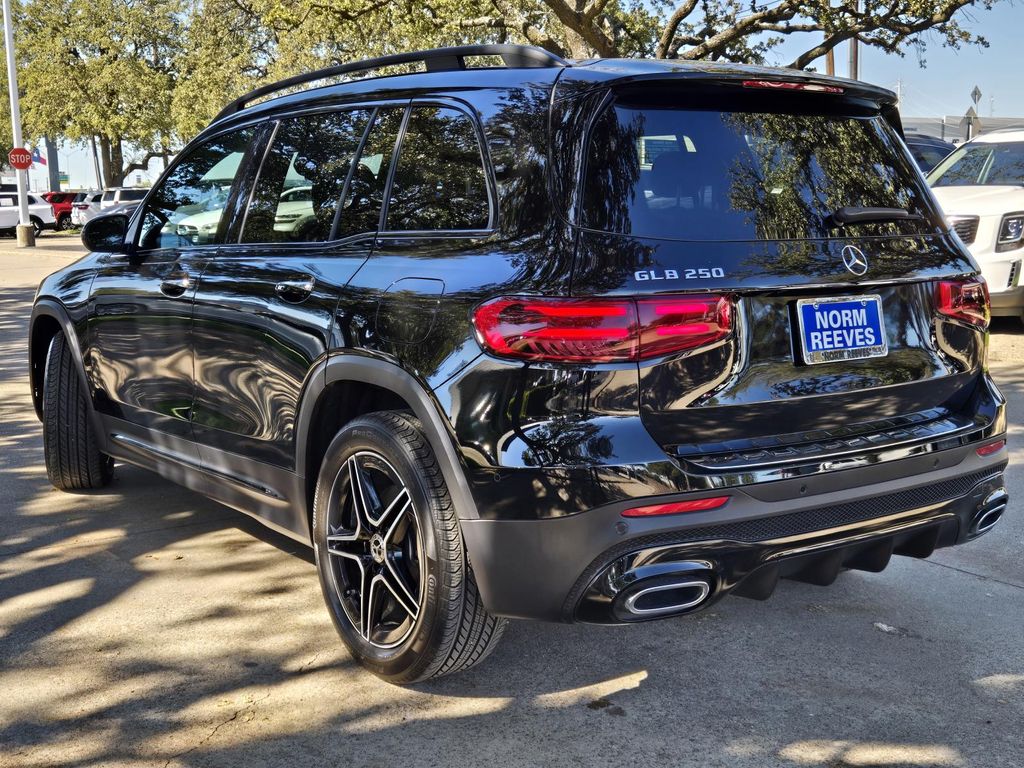 2024 Mercedes Benz GLB 250 photo 3