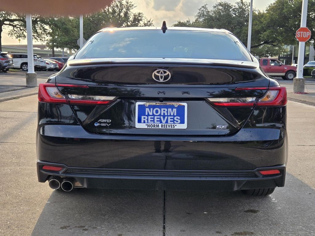 2025 Toyota Camry LE photo 4