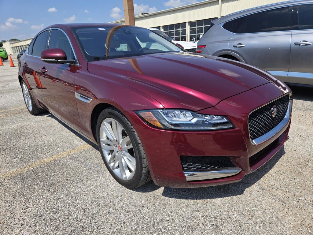 2016 Jaguar XF Prestige photo 4
