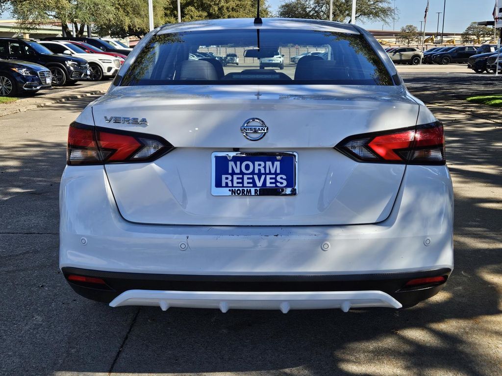 2021 Nissan Versa 1.6 S photo 3