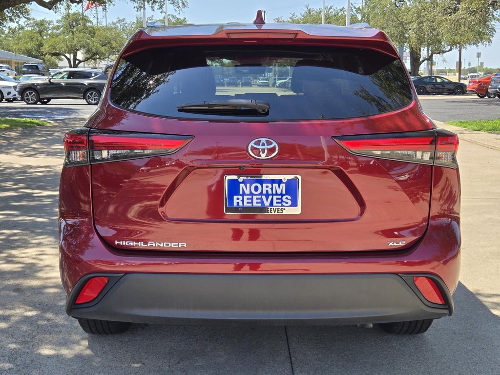 2021 Toyota Highlander XLE photo 4