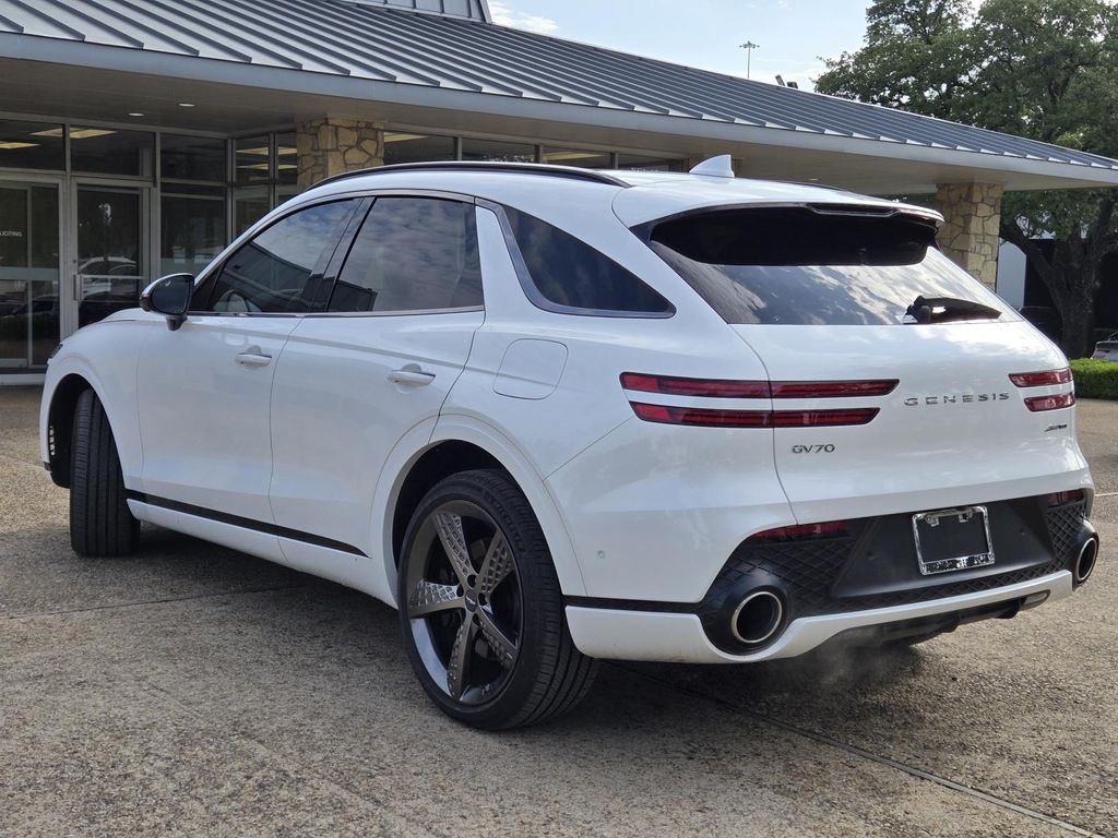 2025 Genesis GV70 3.5T Sport photo 3