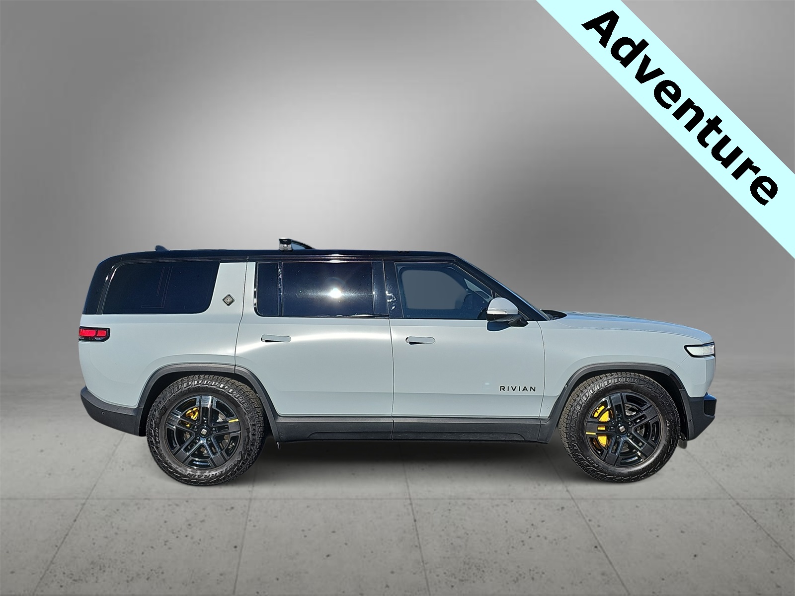 Thumbnail: 2023 Rivian R1S - 9